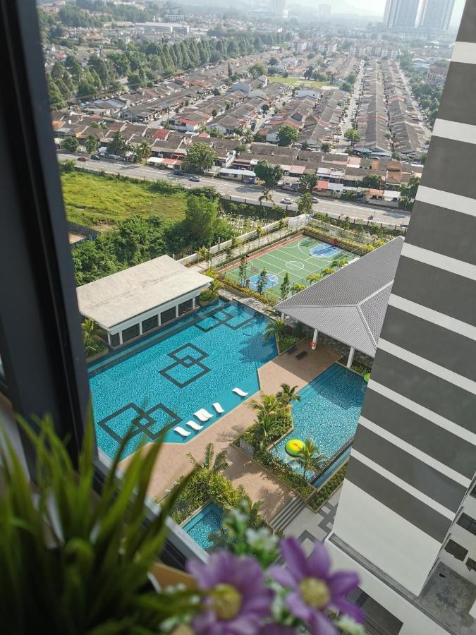 1 Traders Garden 1Br Pool View With Hispeed Internet Netflix Lejlighed Cheras Eksteriør billede