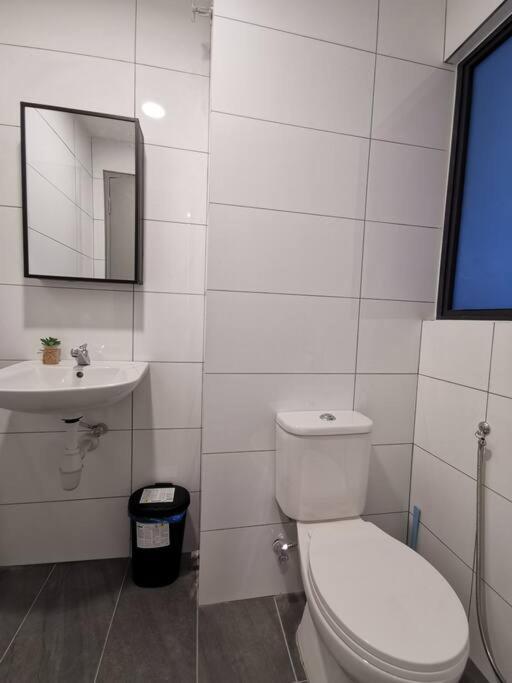 1 Traders Garden 1Br Pool View With Hispeed Internet Netflix Lejlighed Cheras Eksteriør billede